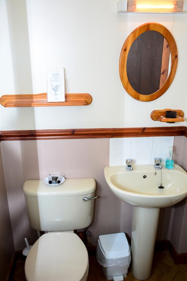 Clarke Cottage Guest House Дънфърмлин Екстериор снимка